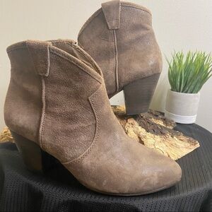 Host Pick 🎉ASH Jalouse Ankle Boots 💕